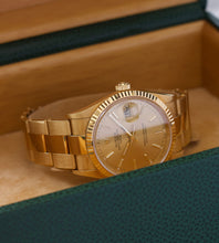 Afbeelding in Gallery-weergave laden, Rolex Oyster Perpetual Date 15238 + Box & Papers (2005)