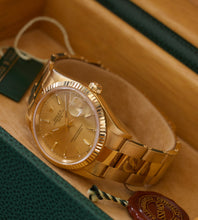 Afbeelding in Gallery-weergave laden, Rolex Oyster Perpetual Date 15238 + Box & Papers (2005)