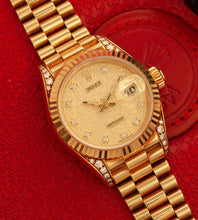 Afbeelding in Gallery-weergave laden, Rolex Lady-Datejust 69238 '18K Gold / Diamond Jubilee Dial / Box + Papers / 1995'