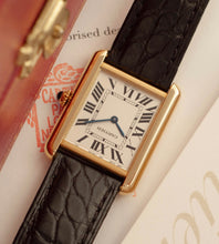 Afbeelding in Gallery-weergave laden, Cartier Tank Solo 'Small' 2743 + Box & Papers (2014)