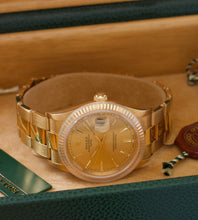 Afbeelding in Gallery-weergave laden, Rolex Oyster Perpetual Date 15238 + Box & Papers (2005)