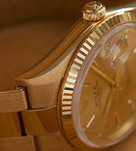 Afbeelding in Gallery-weergave laden, Rolex Oyster Perpetual Date 15238 + Box & Papers (2005)
