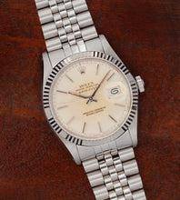 Afbeelding in Gallery-weergave laden, Rolex Datejust 16014 'Silver Patina Dial' (1984)
