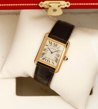 Afbeelding in Gallery-weergave laden, Cartier Tank Solo 'Small' 2743 + Box & Papers (2015)