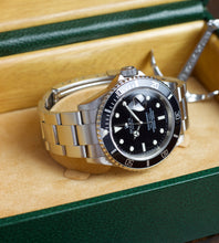 Afbeelding in Gallery-weergave laden, Rolex Submariner 16610 (Full-Set / NL delivered) 2004