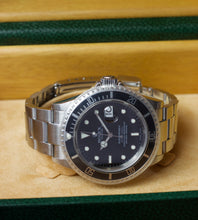 Afbeelding in Gallery-weergave laden, Rolex Submariner 16610 (Full-Set / NL delivered) 2004