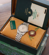 Afbeelding in Gallery-weergave laden, Rolex Datejust 16234 'Silver dial' + Box & Papers (1997)