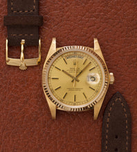 Afbeelding in Gallery-weergave laden, Rolex Day-Date 18038 'Champagne Dial' (1979)