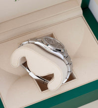 Afbeelding in Gallery-weergave laden, Rolex Explorer 124270 (Full-Set / NL delivered 2023)