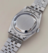 Afbeelding in Gallery-weergave laden, Rolex Datejust 16234 'Blue Applied Roman Dial' + Tag (1997/1998)