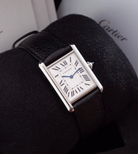 Afbeelding in Gallery-weergave laden, Cartier Tank Must 'Large' (WSTA0041) 2023