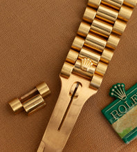 Afbeelding in Gallery-weergave laden, Rolex Day-Date 1803 'Linen dial' (1978)