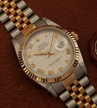 Afbeelding in Gallery-weergave laden, Rolex Datejust 16233 'Pyramid Dial' (1993)
