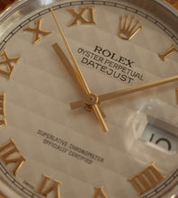 Afbeelding in Gallery-weergave laden, Rolex Datejust 16233 'Pyramid Dial' (1993)