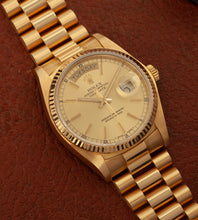 Afbeelding in Gallery-weergave laden, Rolex Day-Date 18038 'Champagne Dial' (1981)