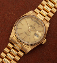 Afbeelding in Gallery-weergave laden, Rolex Day-Date 18038 'Champagne Dial' (1981)