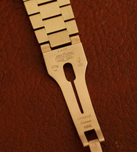 Afbeelding in Gallery-weergave laden, Rolex Day-Date 18038 'Champagne Dial' (1981)