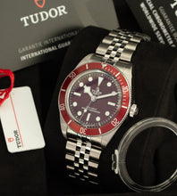 Afbeelding in Gallery-weergave laden, Tudor Black Bay Fifty-Eight 58 'Burgundy Red' (Full-Set / Brand New In Stickers / 2025)