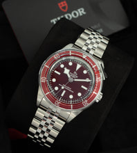 Afbeelding in Gallery-weergave laden, Tudor Black Bay Fifty-Eight 58 'Burgundy Red' (Full-Set / Brand New In Stickers / 2025)