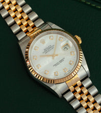 Afbeelding in Gallery-weergave laden, Rolex Datejust 16233 'MOP Dial' + Box & Papers (2001)