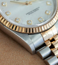 Afbeelding in Gallery-weergave laden, Rolex Datejust 16233 'MOP Dial' + Box & Papers (2001)