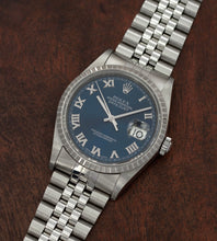 Afbeelding in Gallery-weergave laden, Rolex Datejust 16220 'Blue Applied Roman Dial' (2000/2001)