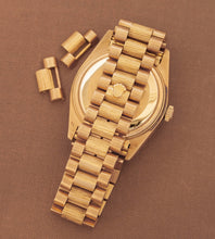 Afbeelding in Gallery-weergave laden, Rolex Day-Date 18078 'Bark-finish / Champagne dial' (1984)