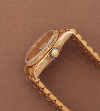 Afbeelding in Gallery-weergave laden, Rolex Day-Date 18078 'Bark-finish / Champagne dial' (1984)