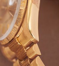 Afbeelding in Gallery-weergave laden, Rolex Day-Date 18078 'Bark-finish / Champagne dial' (1984)