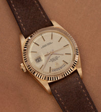 Afbeelding in Gallery-weergave laden, Rolex Day-Date 1803 'Sigma Linen Dial' (1973)