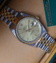 Afbeelding in Gallery-weergave laden, Rolex Datejust 16233 'Champagne' Box + Papers 1990