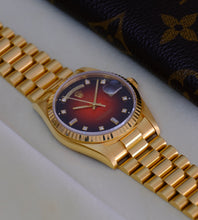 Afbeelding in Gallery-weergave laden, Rolex Day-Date 18238 'Red Vignette Dial'