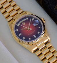Afbeelding in Gallery-weergave laden, Rolex Day-Date 18238 'Red Vignette Dial'
