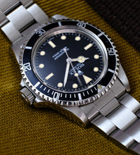 Afbeelding in Gallery-weergave laden, Rolex Submariner 5513 + Box 1984 (White gold markers)