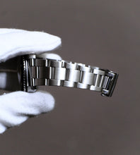 Afbeelding in Gallery-weergave laden, Rolex Submariner 5513 + Box 1984 (White gold markers)