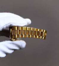 Afbeelding in Gallery-weergave laden, Rolex Day-Date 18238 'Red Vignette Dial'