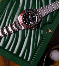 Afbeelding in Gallery-weergave laden, Rolex GMT-Master II Coke 16710 from 2007