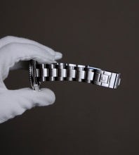 Afbeelding in Gallery-weergave laden, Rolex GMT-Master II Coke 16710 from 2007