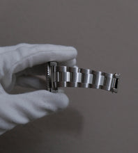 Afbeelding in Gallery-weergave laden, Rolex GMT-Master 16700 'Swiss Only' 1998 (Box+Papers) 'Faded Pepsi Bezel'