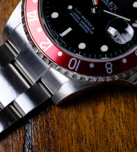 Afbeelding in Gallery-weergave laden, Rolex GMT-Master II Coke 16710 from 2007