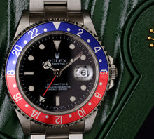 Afbeelding in Gallery-weergave laden, Rolex GMT Master II 16710 Pepsi 2006 (Full Set)
