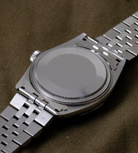 Load image into Gallery viewer, Rolex Datejust 1601 Silver Pie-Pan Dial 1975