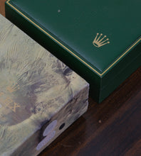 Afbeelding in Gallery-weergave laden, Rolex Submariner 5513 + Box 1984 (White gold markers)