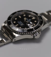 Afbeelding in Gallery-weergave laden, Rolex Submariner 16610 + Papers 1997