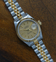 Afbeelding in Gallery-weergave laden, Rolex Lady-Datejust 69173 'Champagne Tapestry Dial' 1991