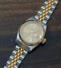 Afbeelding in Gallery-weergave laden, Rolex Lady-Datejust 69173 'Champagne Tapestry Dial' 1991