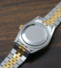Afbeelding in Gallery-weergave laden, Rolex Datejust 16233 'Champagne Tapestry Dial' 1995