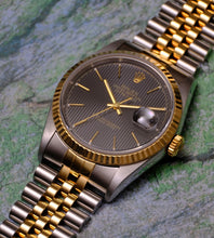 Afbeelding in Gallery-weergave laden, Rolex Datejust 16233 Black Tapestry Dial 1996 (Box + Papers)