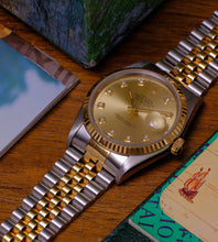 Afbeelding in Gallery-weergave laden, Rolex Datejust 16233 ''Champagne Diamond Dial'' Full Set (93/94)