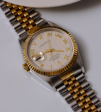 Afbeelding in Gallery-weergave laden, Rolex Datejust 16233 ''Pyramid Dial'' 1997
